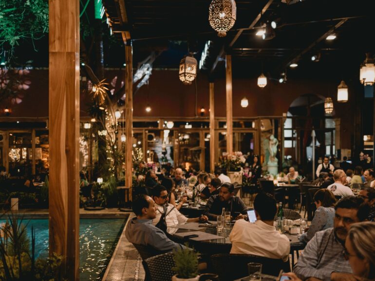 Por qué los anuncios en restaurantes exclusivos están ganando popularidad