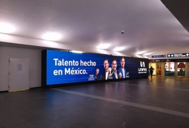 Publicidad en el Metro: El «Gigante» de la Exposición Peatonal que Conecta con Millones