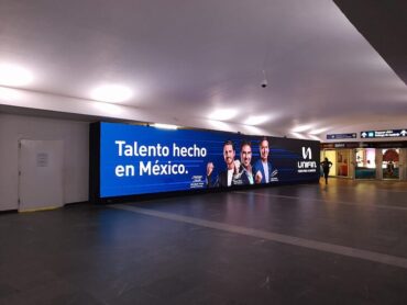 Publicidad en el Metro: El «Gigante» de la Exposición Peatonal que Conecta con Millones